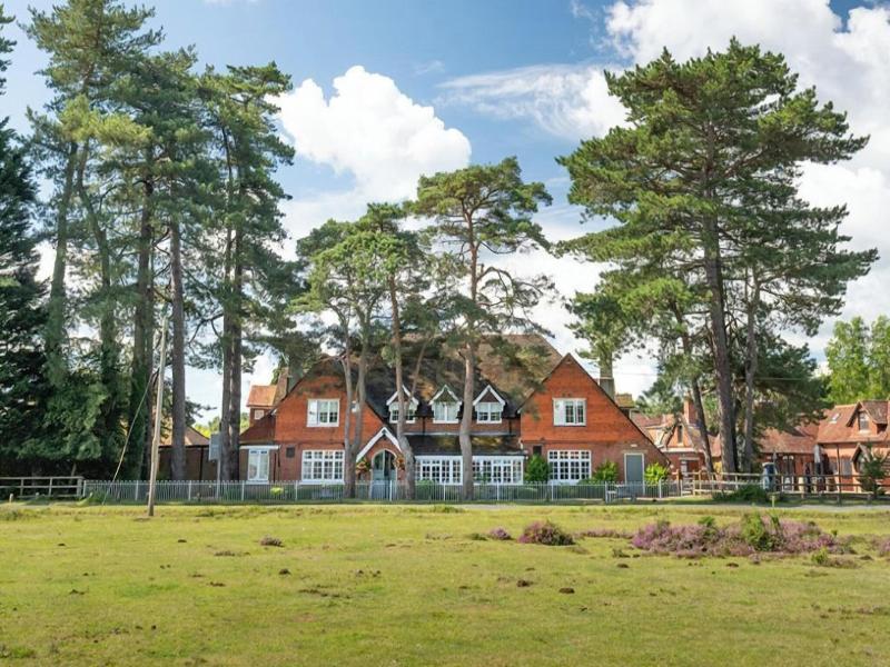 Beaulieu Hotel image