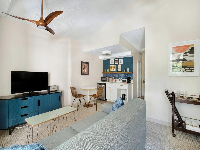 White Sands Hotel image