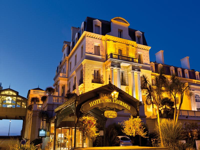 Le Grand Hotel des Thermes — exterior view