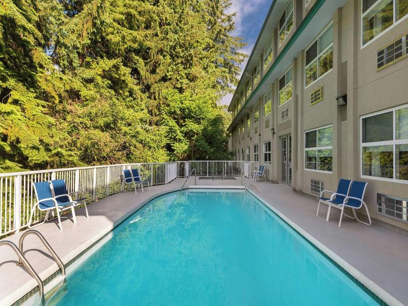 Four Points by Sheraton Surrey Hotel image