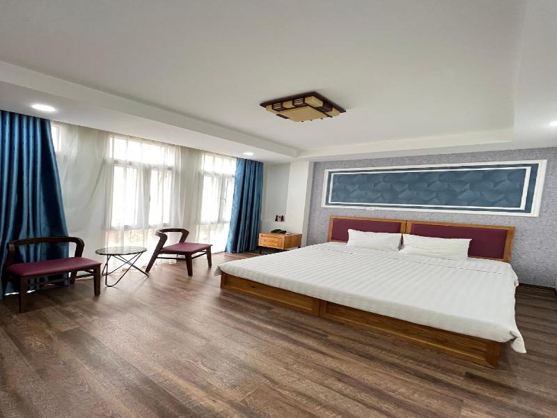 Holiday Suites Hotel image