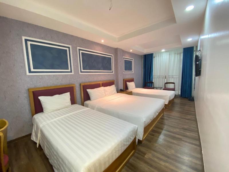 Holiday Suites Hotel image