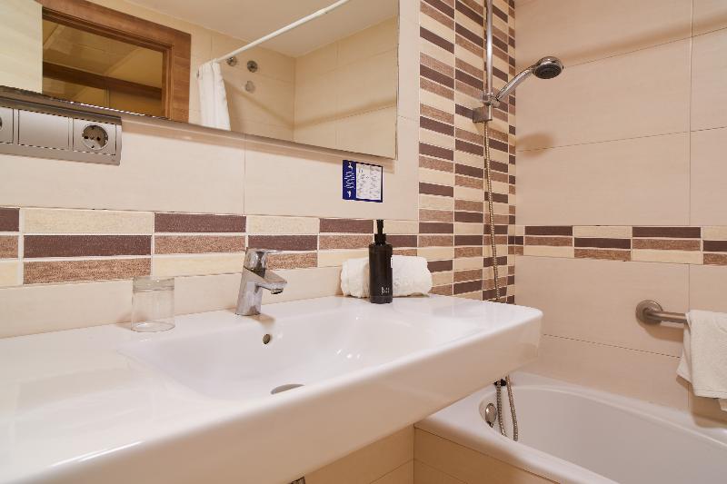 Invisa Hotel Club Cala Blanca image