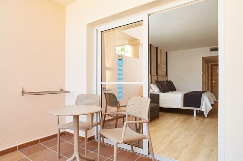 Invisa Hotel Club Cala Blanca image