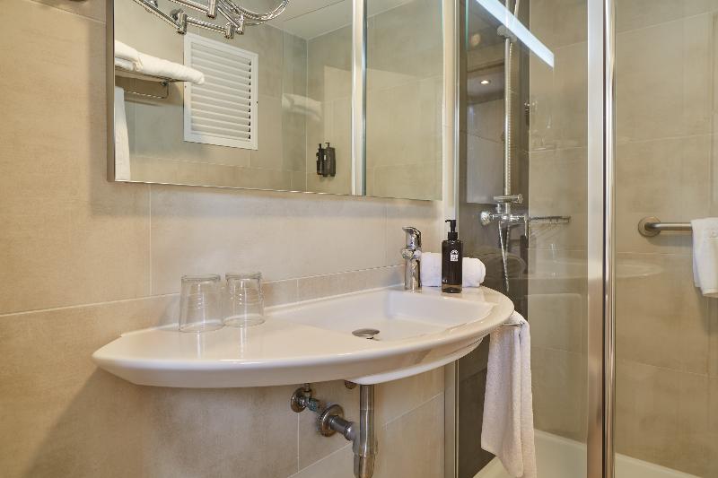 Invisa Hotel Club Cala Blanca image
