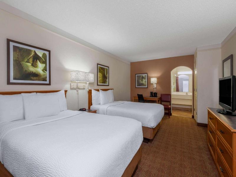 La Quinta East Deerfield Beach - Boca Raton image