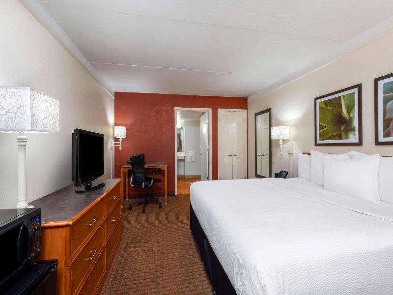La Quinta East Deerfield Beach - Boca Raton image