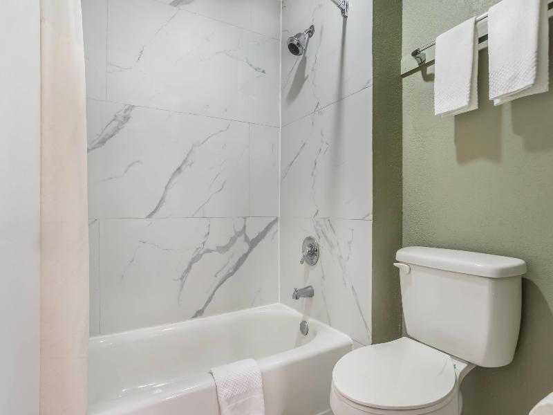 Quality Inn & Suites Panama City Beach image