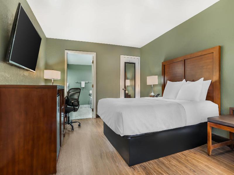 Quality Inn & Suites Panama City Beach image
