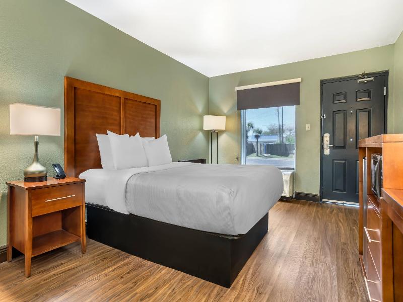 Quality Inn & Suites Panama City Beach image