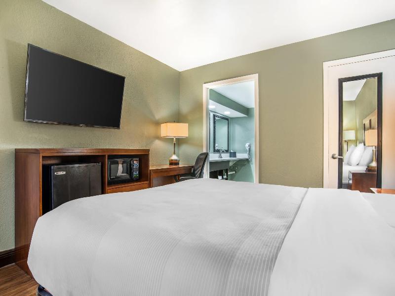 Quality Inn & Suites Panama City Beach image