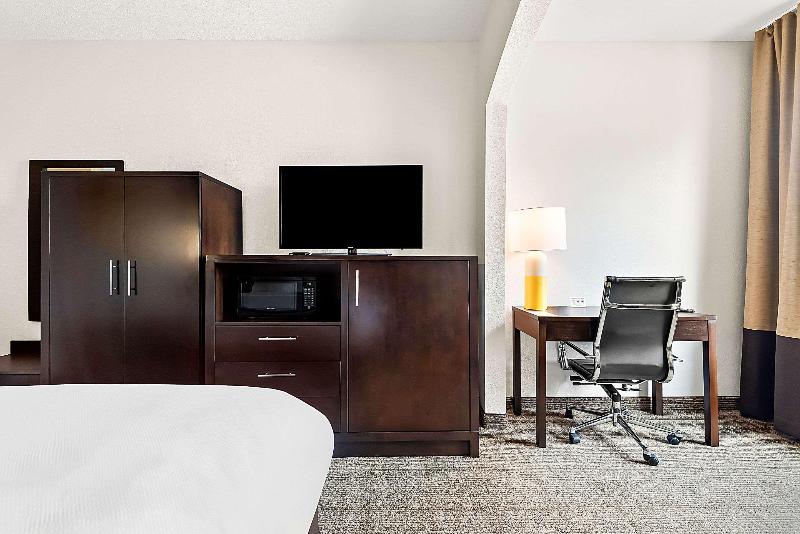 Comfort Suites New Orleans image