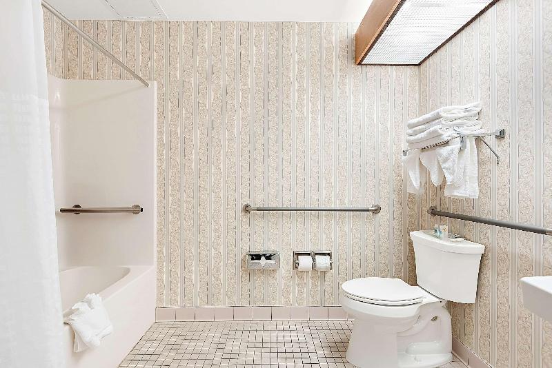 Comfort Suites New Orleans image