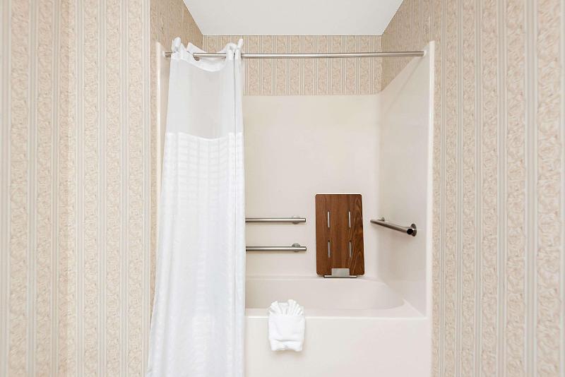 Comfort Suites New Orleans image