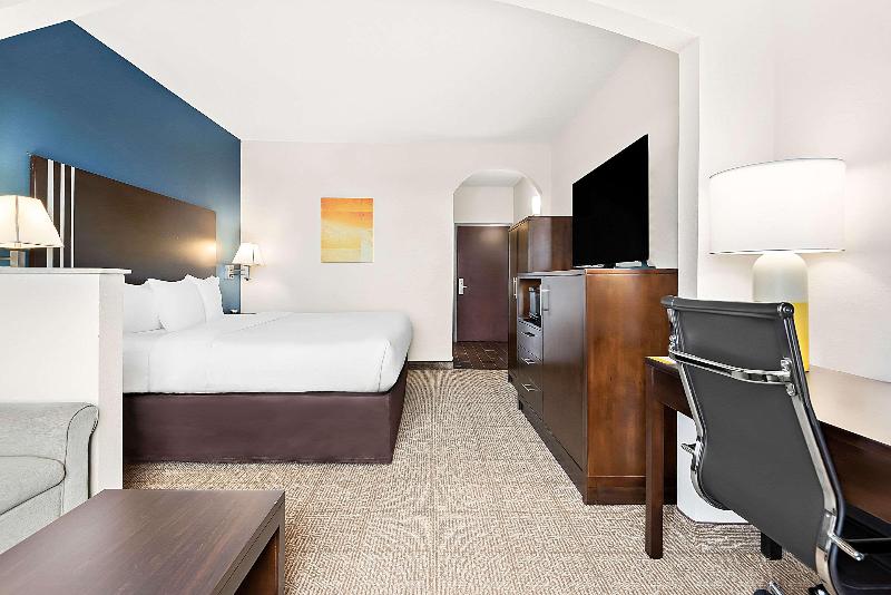 Comfort Suites New Orleans image