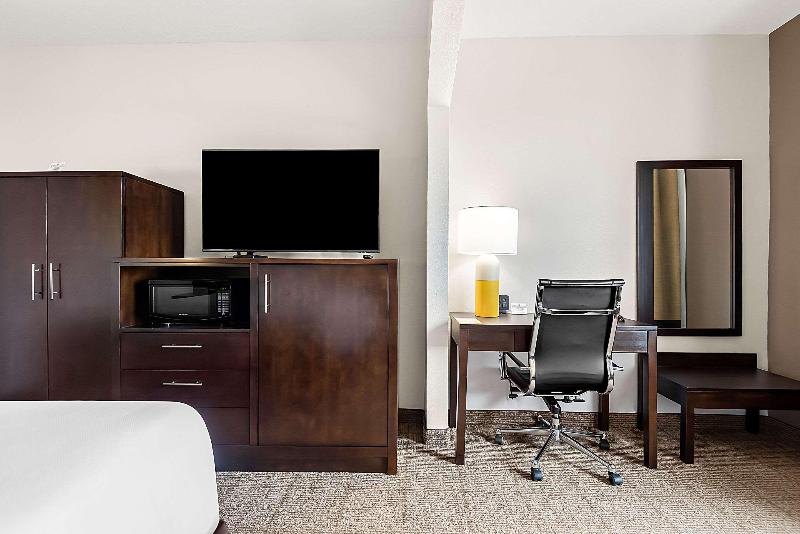 Comfort Suites New Orleans image