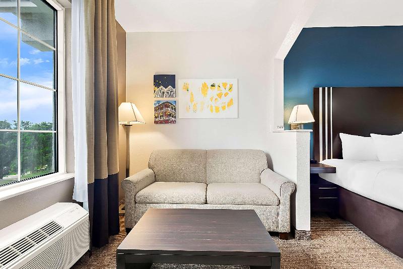 Comfort Suites New Orleans image
