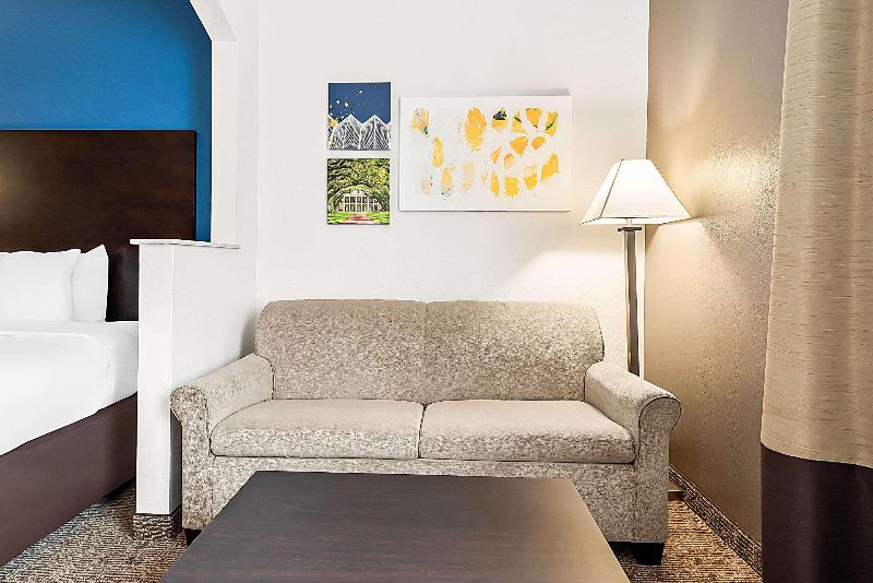 Comfort Suites New Orleans image