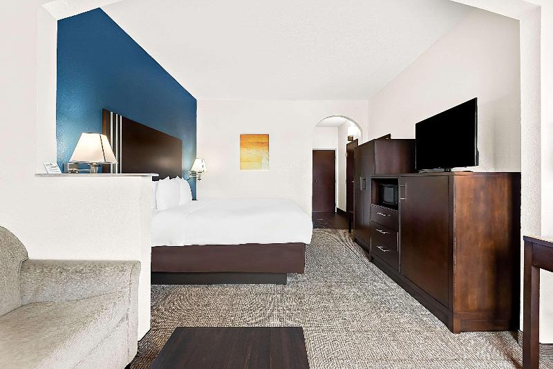 Comfort Suites New Orleans image