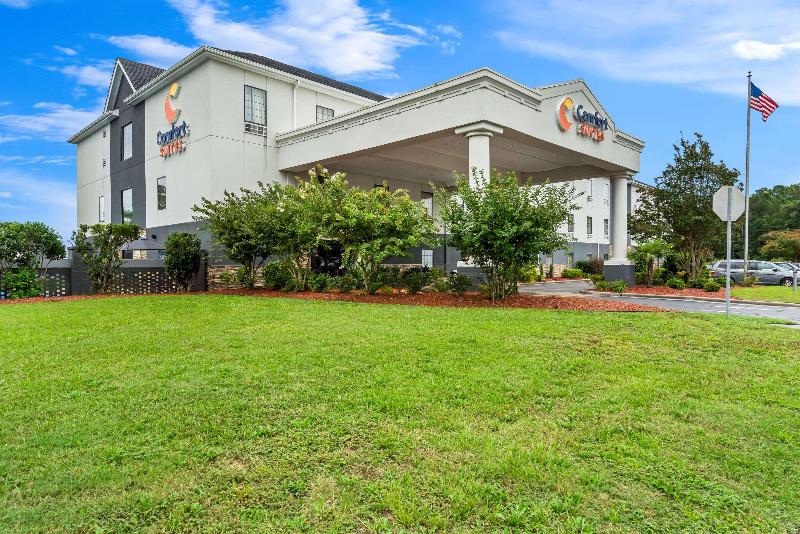 Comfort Suites Near Camp Lejeune image