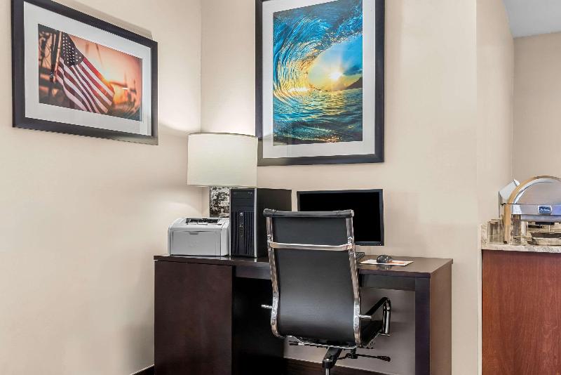 Comfort Suites Near Camp Lejeune image