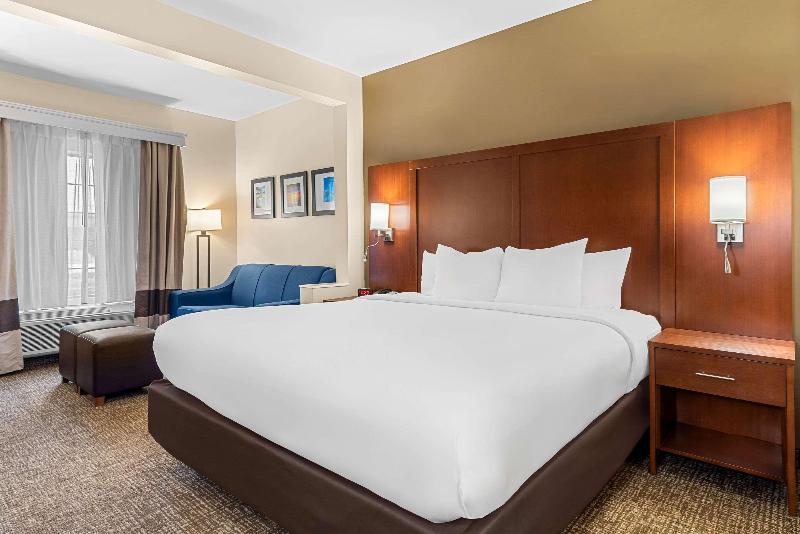 Comfort Suites Near Camp Lejeune image