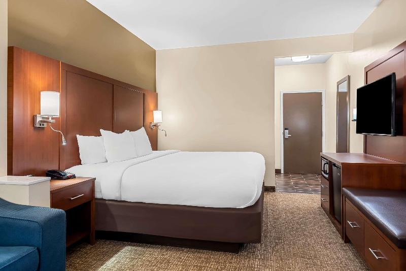 Comfort Suites Near Camp Lejeune image