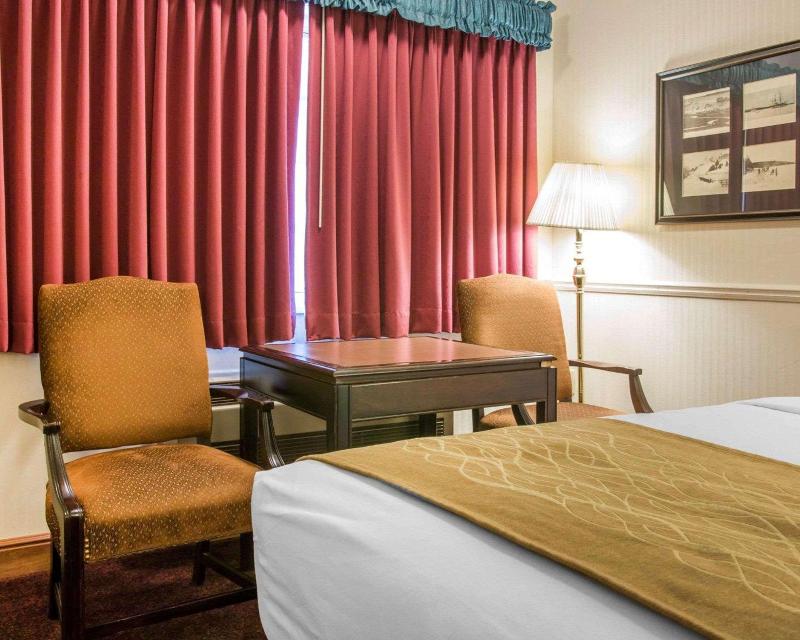 Comfort Inn Lakeside image