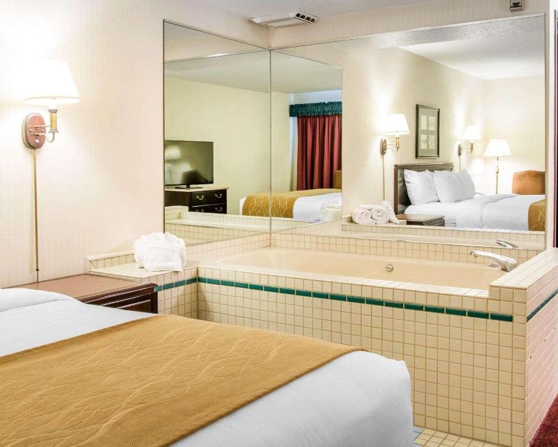 Comfort Inn Lakeside image