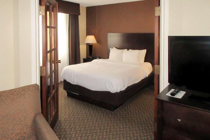 Comfort Inn & Suites Pittsburgh image