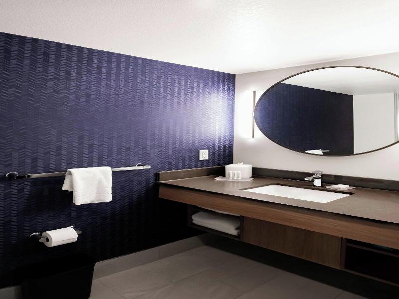 Fairfield Inn & Suites by Marriott Louisville Airp image