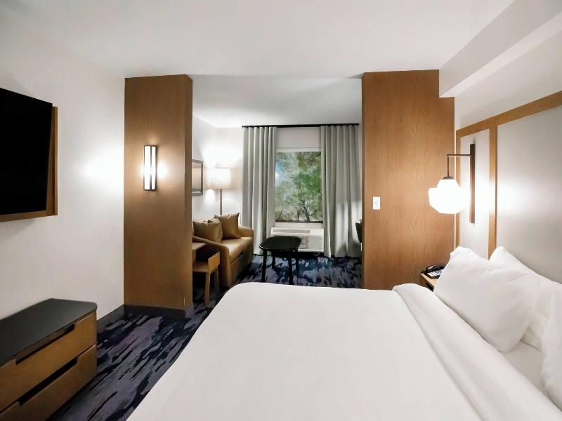 Fairfield Inn & Suites by Marriott Louisville Airp image
