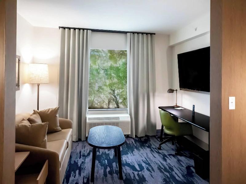 Fairfield Inn & Suites by Marriott Louisville Airp image