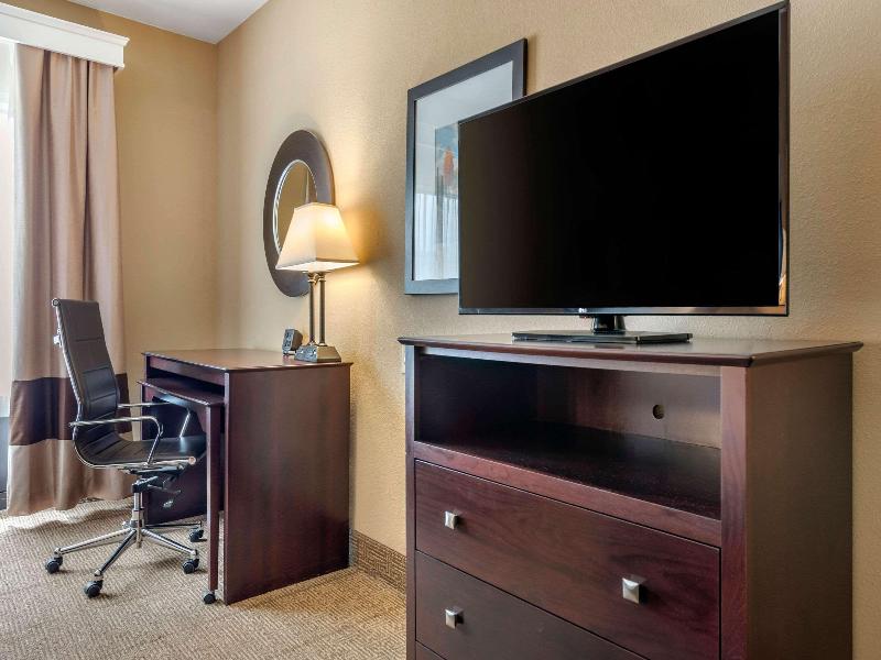 Comfort Suites near Route 66 image