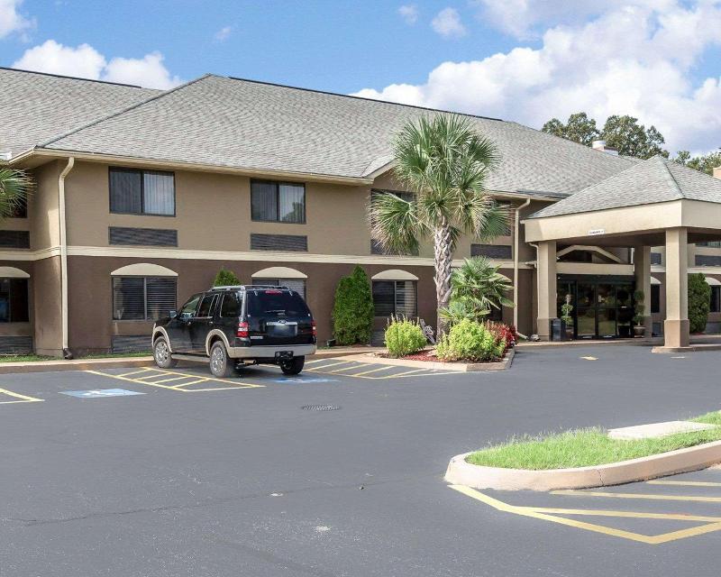 Comfort Inn AND Suites at Robins Air Force Base