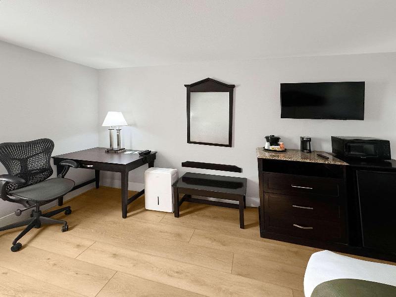 Quality Inn Fort Wayne image