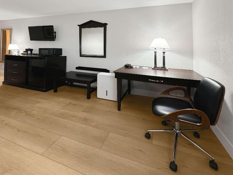 Quality Inn Fort Wayne image
