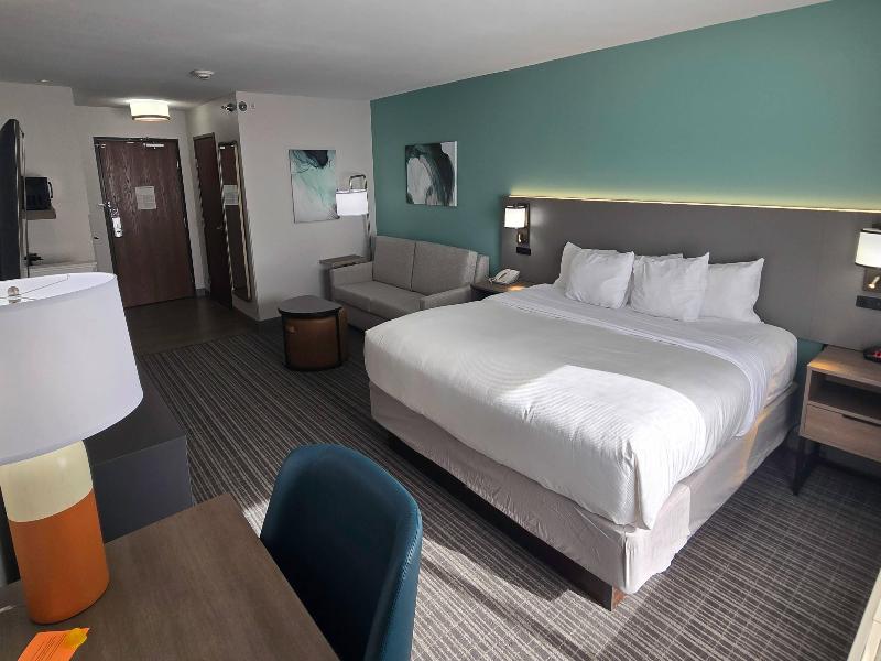 Comfort Inn & Suites Marion I-57 image