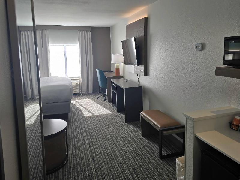 Comfort Inn & Suites Marion I-57 image