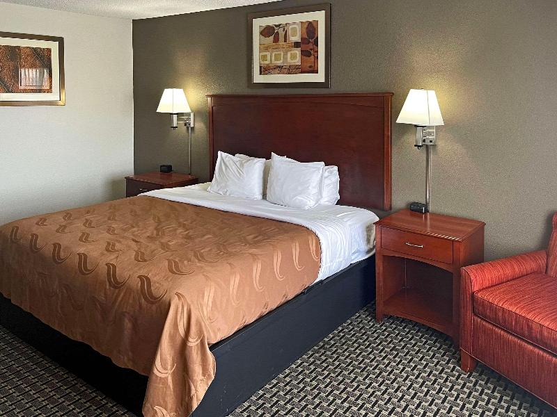 Quality Inn & Suites Cincinnati Sharonville image