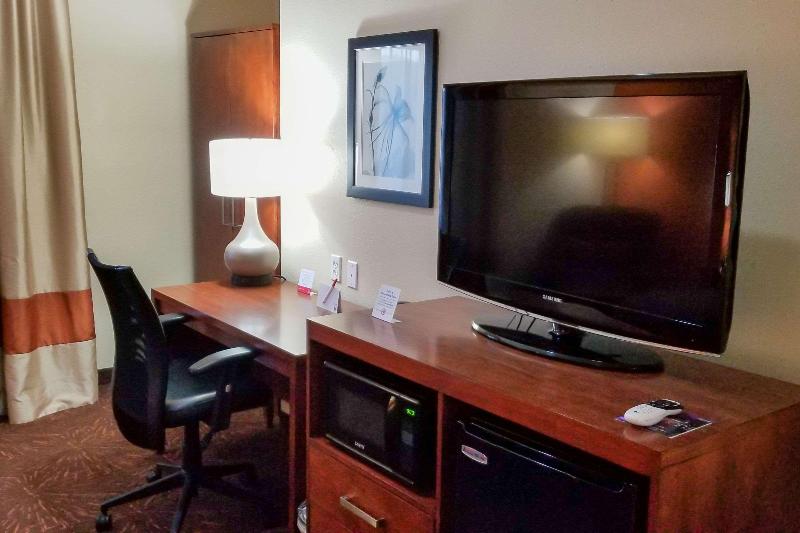 Econo Lodge Inn & Suites East Houston I-10 image