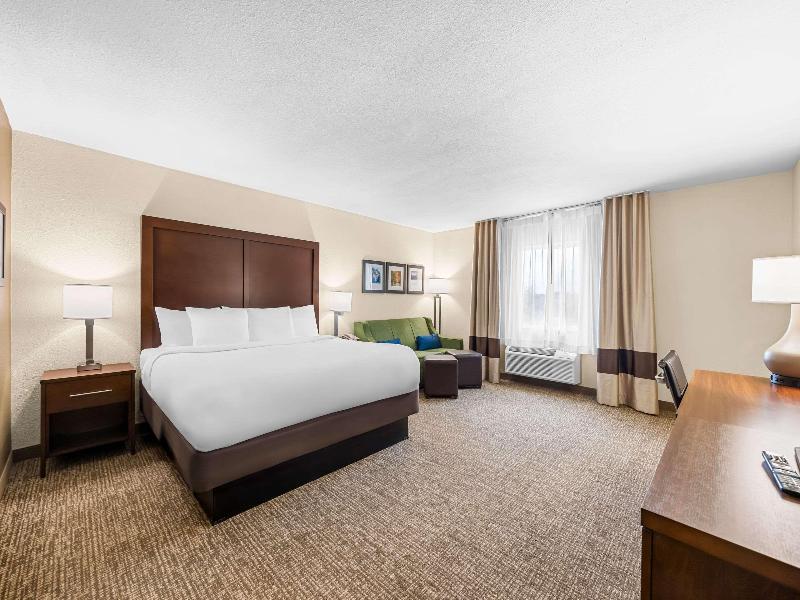 Comfort Inn & Suites Pueblo image