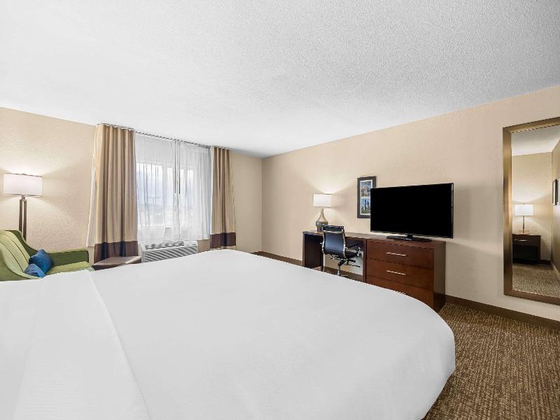 Comfort Inn & Suites Pueblo image
