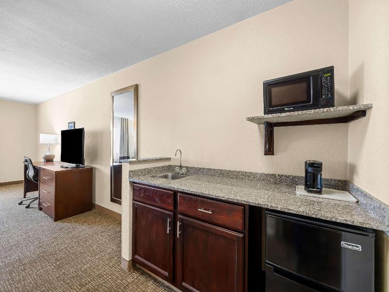 Comfort Inn & Suites Pueblo image