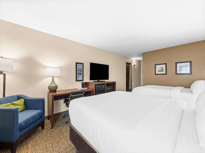 Comfort Inn & Suites Pueblo image