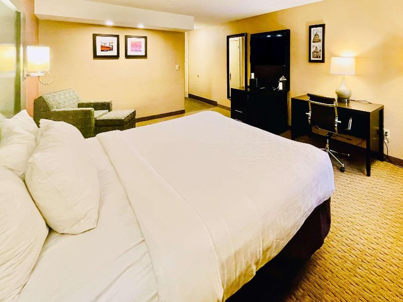 Clarion Inn & Suites Evansville image