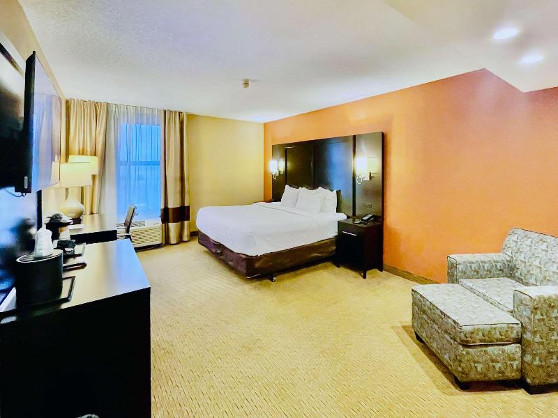 Clarion Inn & Suites Evansville image