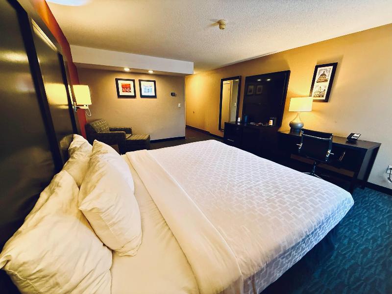 Clarion Inn & Suites Evansville image