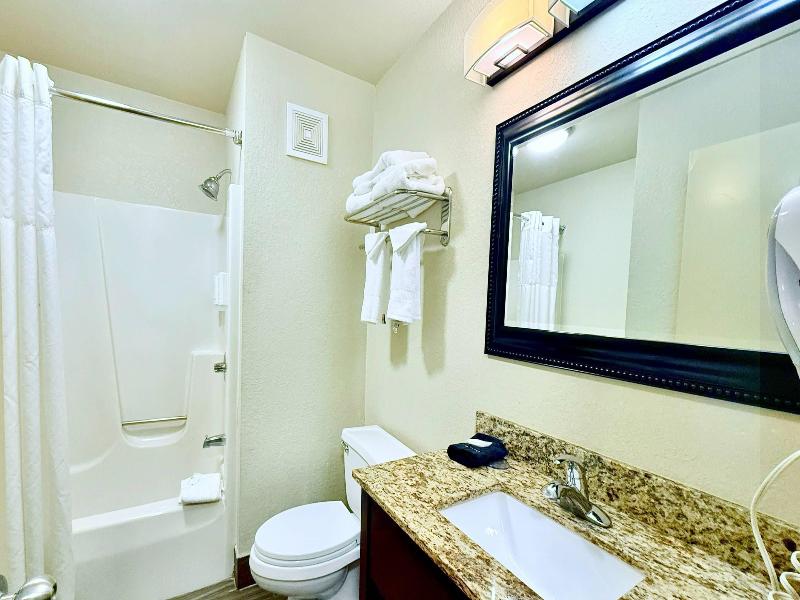 Clarion Inn & Suites Evansville image
