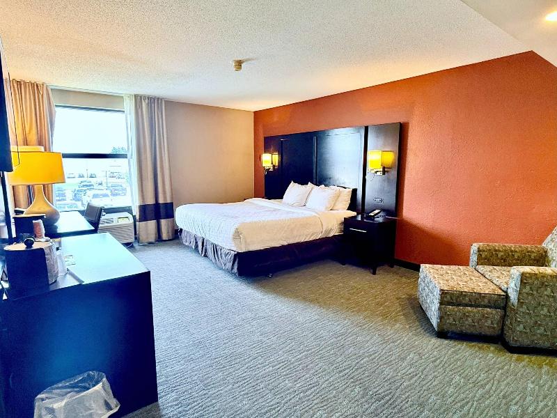 Clarion Inn & Suites Evansville image